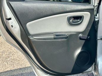 Toyota Yaris 1.5 VVT-h Icon E-CVT Euro 6 5dr