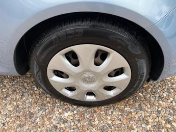 Vauxhall Corsa 1.4i 16v Club 5dr