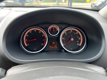 Vauxhall Corsa 1.4i 16v Club 5dr