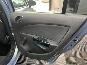 Vauxhall Corsa 1.4i 16v Club 5dr