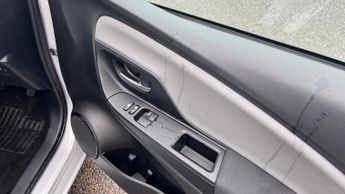 Toyota Yaris 1.5 VVT-h Icon E-CVT Euro 6 (s/s) 5dr