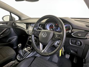 Vauxhall Astra 1.4i Turbo SRi Nav Euro 6 5dr