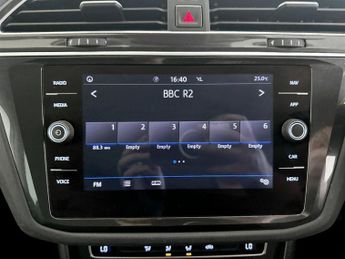 Volkswagen Tiguan 2.0 TDI SE Navigation Euro 6 (s/s) 5dr