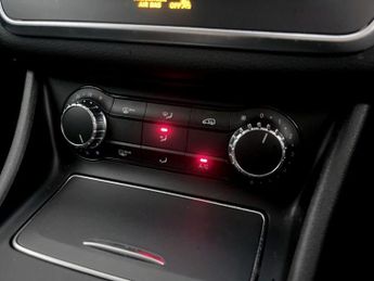 Mercedes-Benz GLA 1.6 GLA180 Urban Edition 7G-DCT Euro 6 (s/s) 5dr