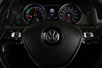 Volkswagen e-Golf 35.8kWh e-Golf Auto 5dr