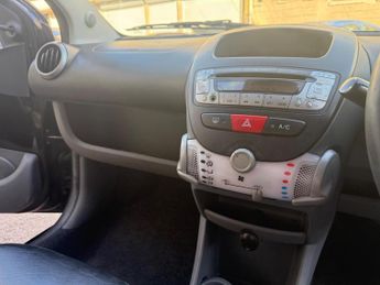 Toyota AYGO 1.0 VVT-i Black MultiMode Euro 4 5dr (AC)