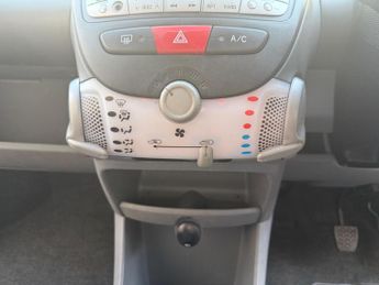 Toyota AYGO 1.0 VVT-i Black MultiMode Euro 4 5dr (AC)