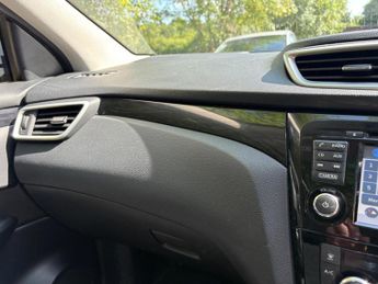 Nissan Qashqai 1.2 DIG-T N-Connecta XTRON 2WD Euro 6 (s/s) 5dr