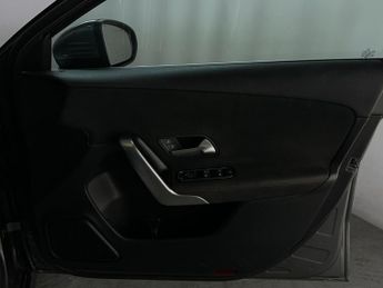 Mercedes-Benz A Class 1.3 A180 AMG Line 7G-DCT Euro 6 (s/s) 5dr