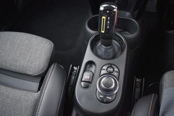 MINI Electric Hatch Cooper SE 32.6kWh Multitone Edition Auto 3dr