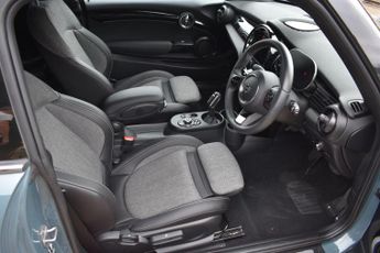 MINI Electric Hatch Cooper SE 32.6kWh Multitone Edition Auto 3dr