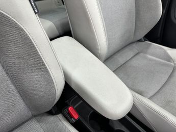 Toyota Yaris 1.5 VVT-h Excel E-CVT Euro 6 (s/s) 5dr