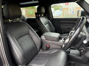 Land Rover Defender 90 3.0 D250 MHEV SE Auto 4WD Euro 6 (s/s) 3dr