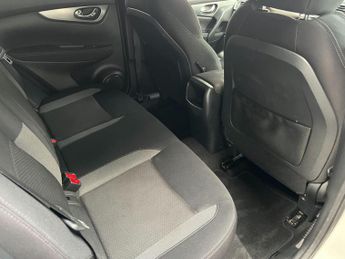 Nissan Qashqai 1.2 DIG-T N-Connecta XTRON Euro 6 (s/s) 5dr