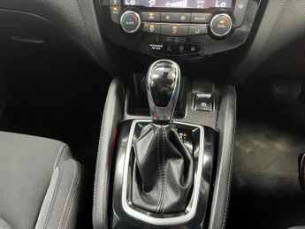 Nissan Qashqai 1.2 DIG-T N-Connecta XTRON Euro 6 (s/s) 5dr