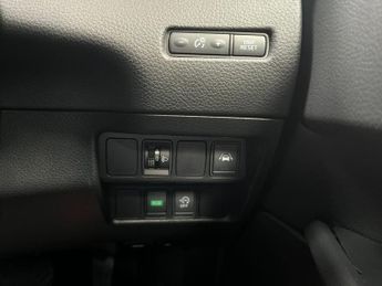 Nissan Qashqai 1.2 DIG-T N-Connecta XTRON Euro 6 (s/s) 5dr