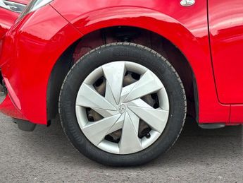 Toyota AYGO 1.0 VVT-i x-play x-shift Euro 6 5dr