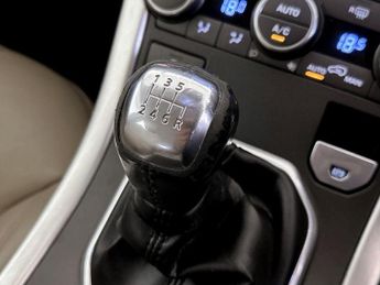 Land Rover Range Rover Evoque 2.0 eD4 SE FWD Euro 6 (s/s) 5dr