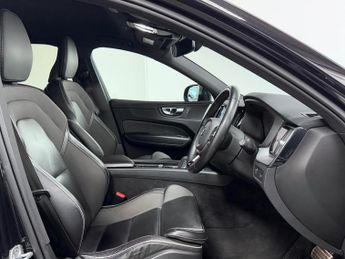 Volvo XC60 Plus Dark B4 (197 hp)