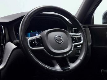 Volvo XC60 Plus Dark B4 (197 hp)