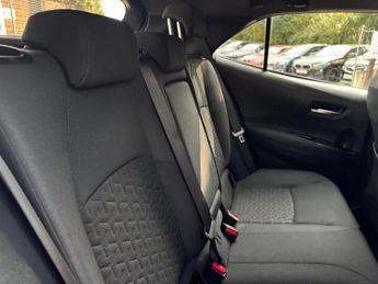 Toyota Corolla 1.8 VVT-h Icon Tech CVT Euro 6 (s/s) 5dr