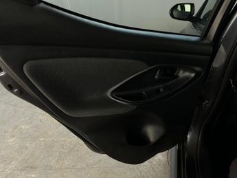 Toyota Yaris 1.5 VVT-h Design E-CVT Euro 6 (s/s) 5dr