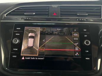 Volkswagen Tiguan 2.0 TDI R-Line Tech DSG Euro 6 (s/s) 5dr