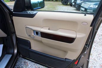 Land Rover Range Rover 4.4 TD V8 Vogue Auto 4WD Euro 5 5dr