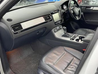Volkswagen Touareg 3.0 TDI V6 BlueMotion Tech R-Line Tiptronic 4WD Euro 5 (s/s) 5dr