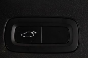 Volvo XC60 2.0 B5 MHEV R-Design Auto Euro 6 (s/s) 5dr