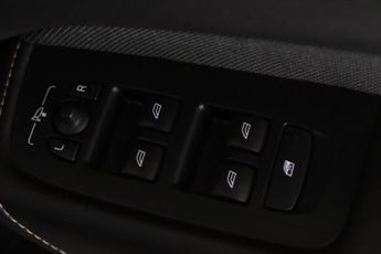 Volvo XC60 2.0 B5 MHEV R-Design Auto Euro 6 (s/s) 5dr