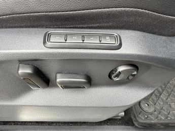 Volkswagen Tiguan 2.0 BiTDI R-Line Tech DSG 4Motion Euro 6 (s/s) 5dr