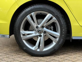 Volkswagen Golf 1.5 eTSI MHEV R-Line DSG Euro 6 (s/s) 5dr