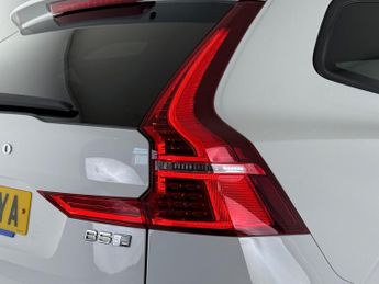 Volvo XC60 2.0 B5 MHEV R-Design Pro Auto AWD Euro 6 (s/s) 5dr