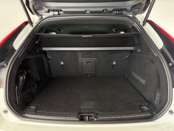 Volvo XC60 2.0 B5 MHEV R-Design Pro Auto AWD Euro 6 (s/s) 5dr