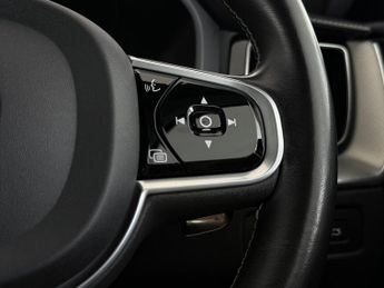 Volvo XC60 2.0 B5 MHEV R-Design Pro Auto AWD Euro 6 (s/s) 5dr