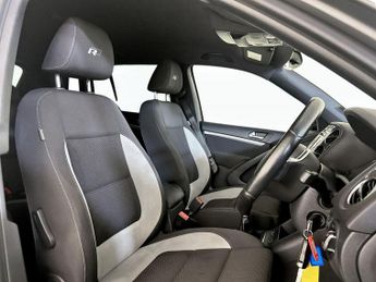 Volkswagen Tiguan 2.0 TDI BlueMotion Tech R-Line 4WD Euro 5 (s/s) 5dr (Nav)