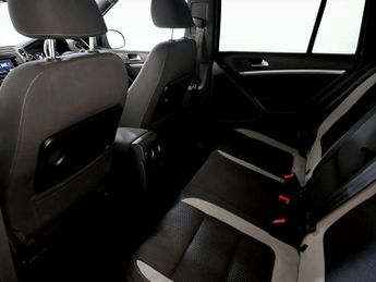 Volkswagen Tiguan 2.0 TDI BlueMotion Tech R-Line 4WD Euro 5 (s/s) 5dr (Nav)