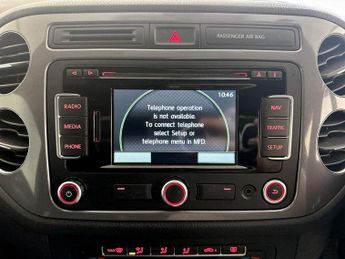 Volkswagen Tiguan 2.0 TDI BlueMotion Tech R-Line 4WD Euro 5 (s/s) 5dr (Nav)