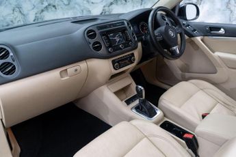 Volkswagen Tiguan 2.0 TDI BlueMotion Tech SE DSG 4WD Euro 5 (s/s) 5dr