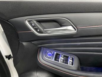 MG MG HS 1.5 T-GDI Exclusive DCT Euro 6 (s/s) 5dr