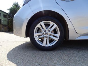 Toyota Corolla 1.8 VVT-h Icon Tech CVT Euro 6 (s/s) 5dr