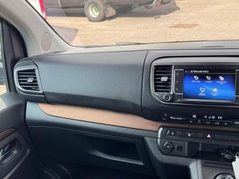 TOYOTA PROACE VERSO 2.0D Family Medium MPV 5dr Diesel Auto MWB Euro 6 (s/s) (8 Seat)