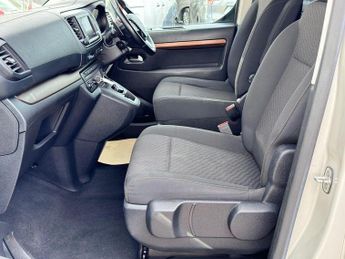 TOYOTA PROACE VERSO 2.0D Family Medium MPV 5dr Diesel Auto MWB Euro 6 (s/s) (8 Seat)