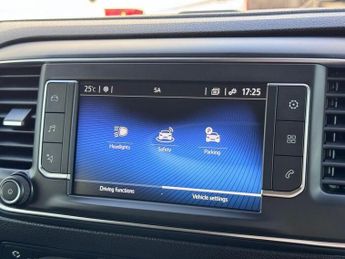 TOYOTA PROACE VERSO 2.0D Family Medium MPV 5dr Diesel Auto MWB Euro 6 (s/s) (8 Seat)