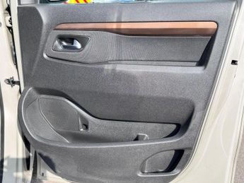 TOYOTA PROACE VERSO 2.0D Family Medium MPV 5dr Diesel Auto MWB Euro 6 (s/s) (8 Seat)