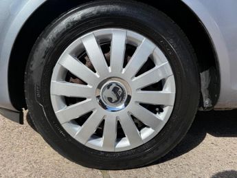 Vauxhall Corsa 1.4i 16v Club 5dr