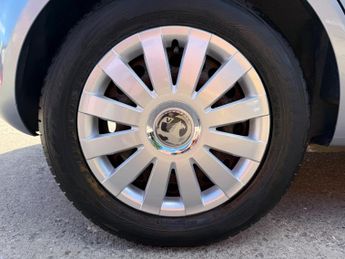 Vauxhall Corsa 1.4i 16v Club 5dr