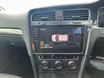 Volkswagen e-Golf 35.8kWh e-Golf Auto 5dr