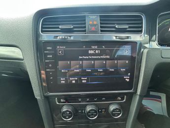 Volkswagen e-Golf 35.8kWh e-Golf Auto 5dr